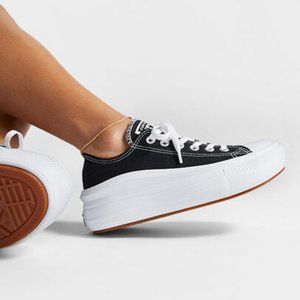 Chuck Taylor All Star Move Platform Size 9 Womens - Super Cute!